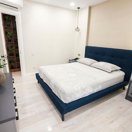 Gq Apartments On First Line Батуми Екстериор снимка