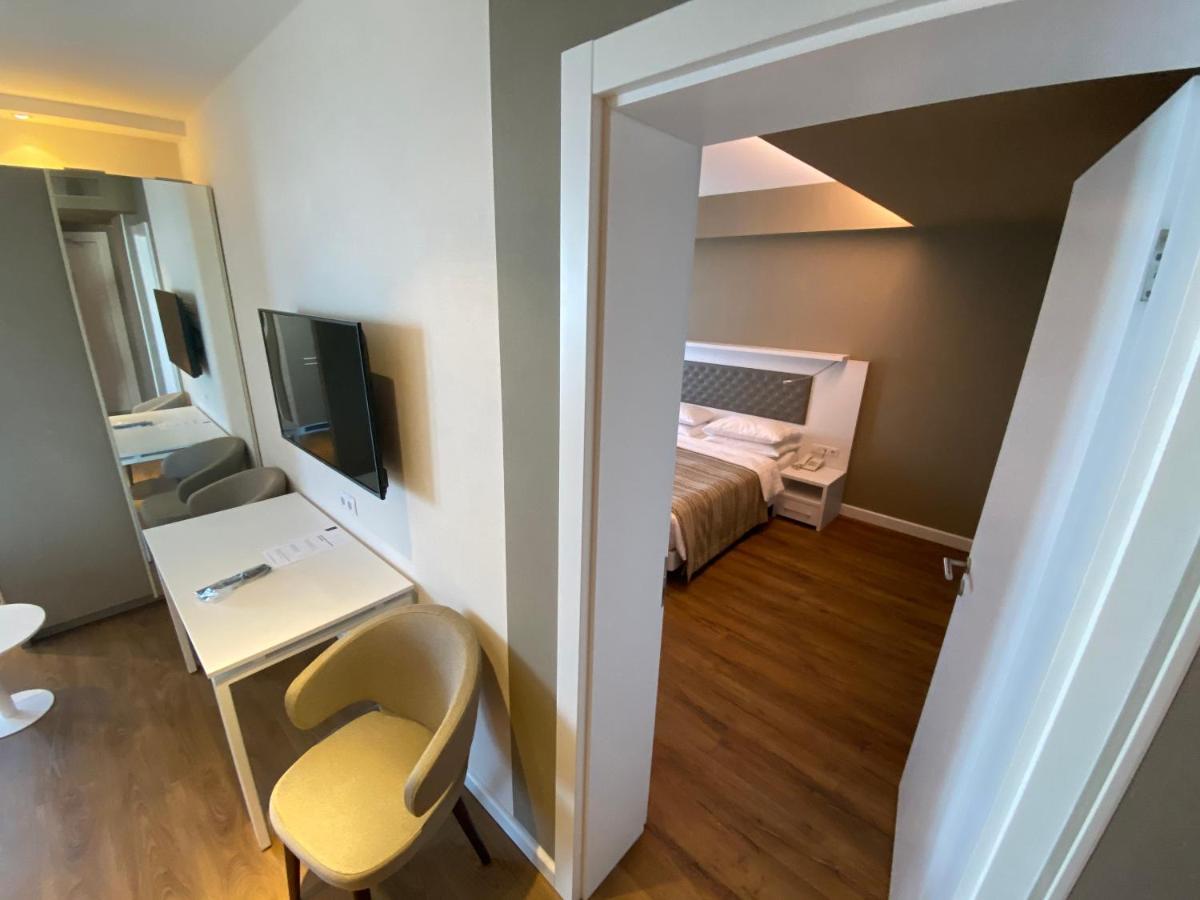 Gq Apartments On First Line Батуми Екстериор снимка