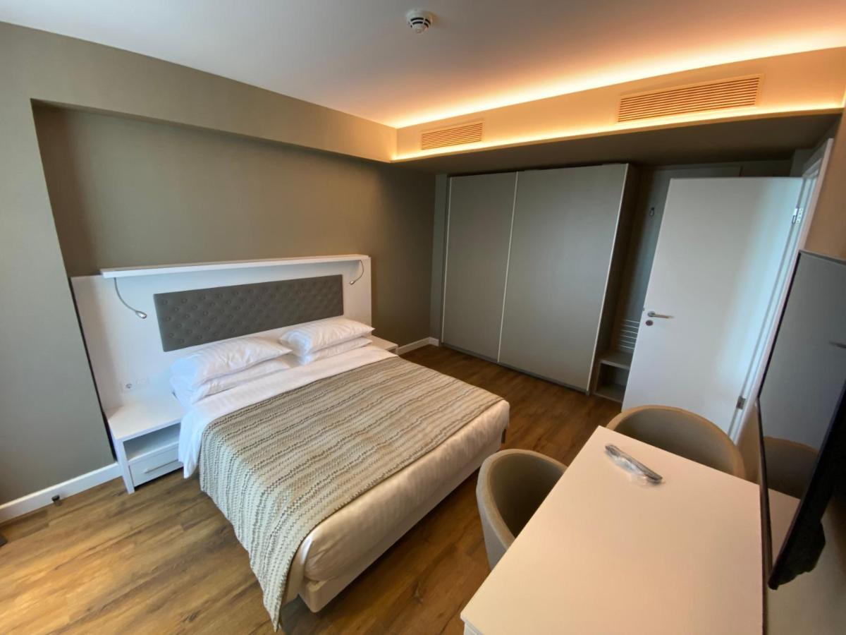 Gq Apartments On First Line Батуми Екстериор снимка