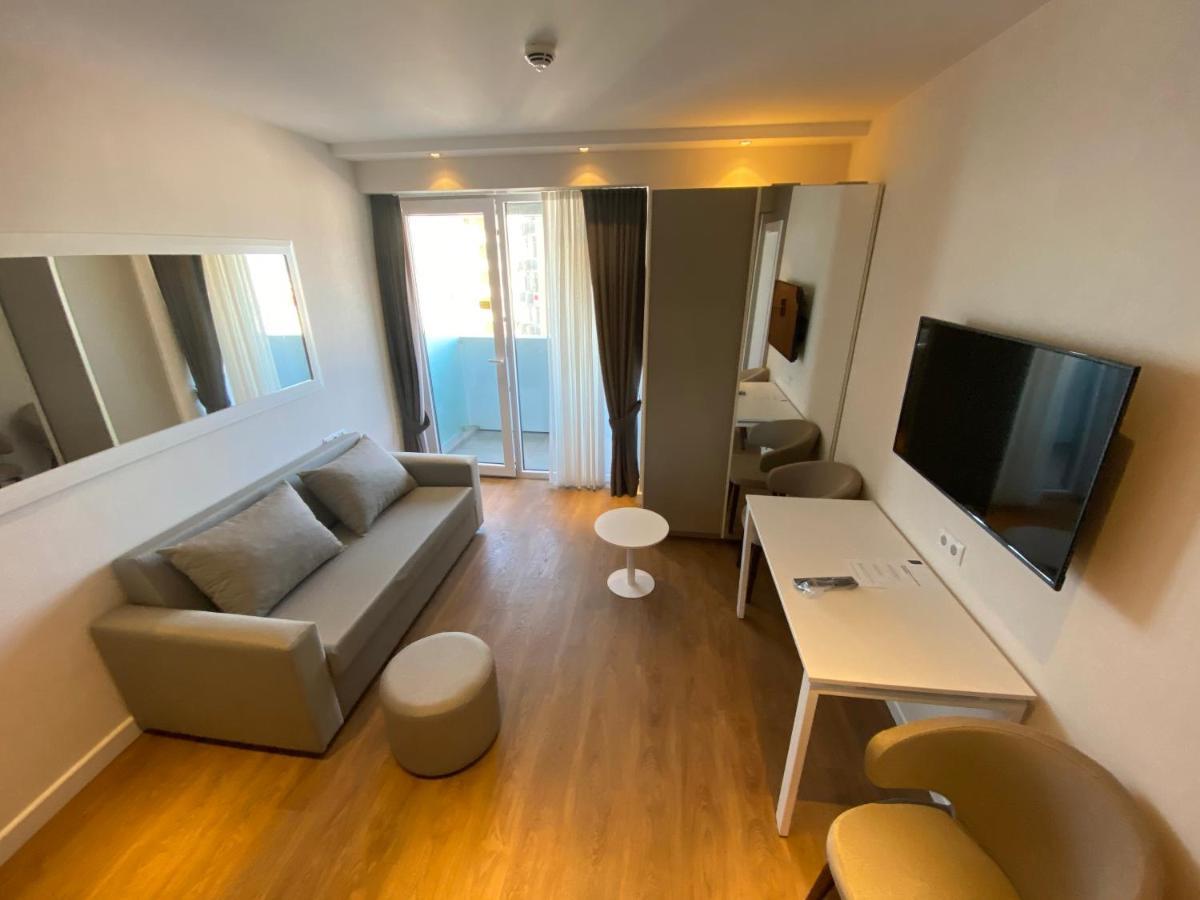 Gq Apartments On First Line Батуми Екстериор снимка