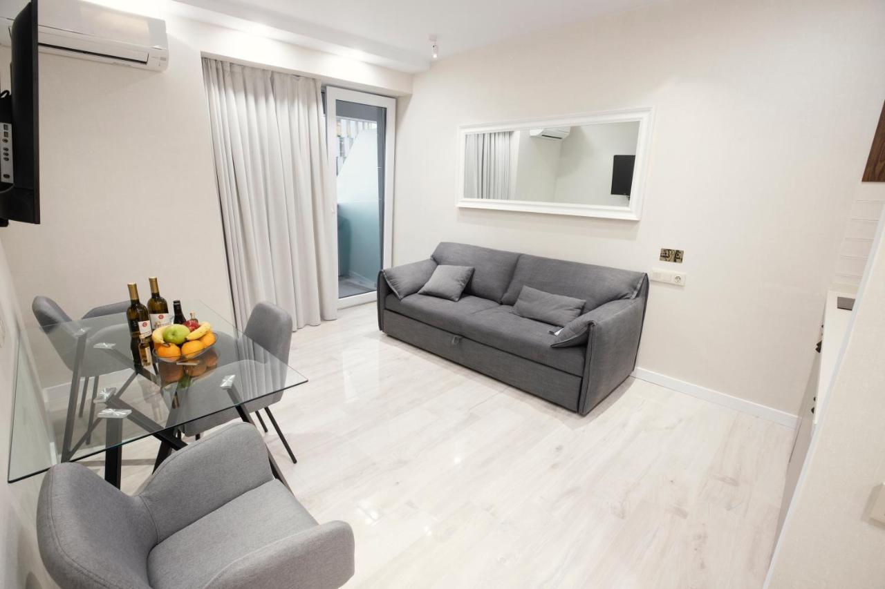 Gq Apartments On First Line Батуми Екстериор снимка