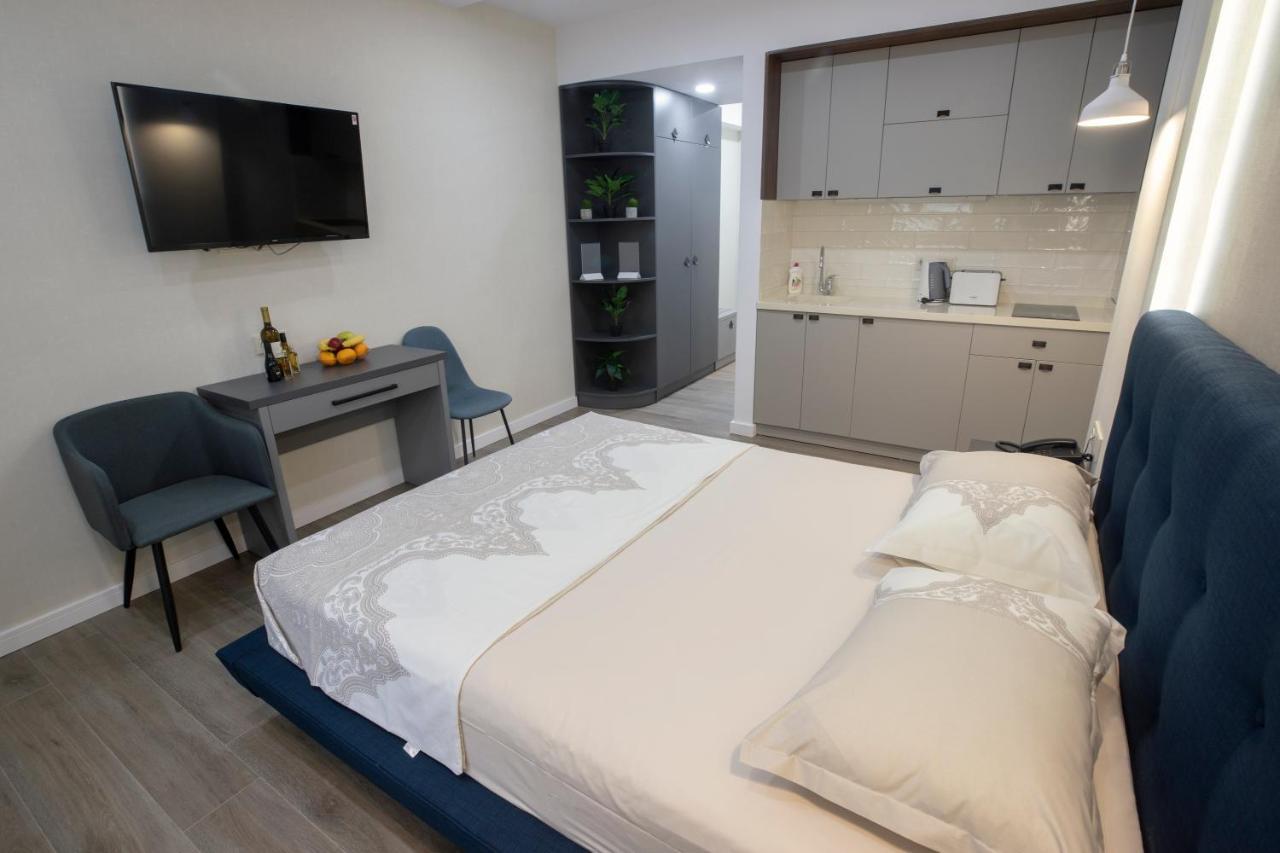 Gq Apartments On First Line Батуми Екстериор снимка