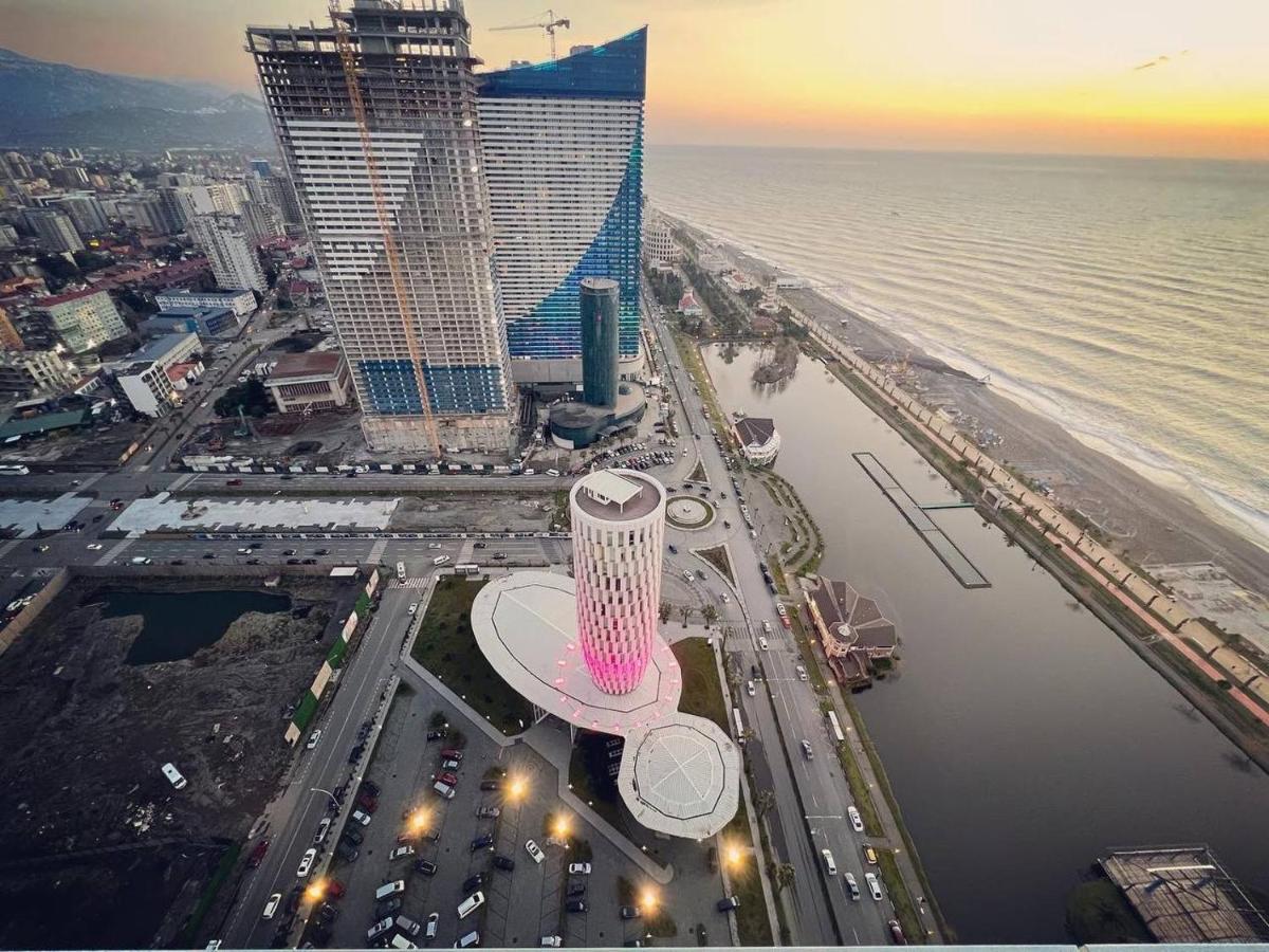 Gq Apartments On First Line Батуми Екстериор снимка