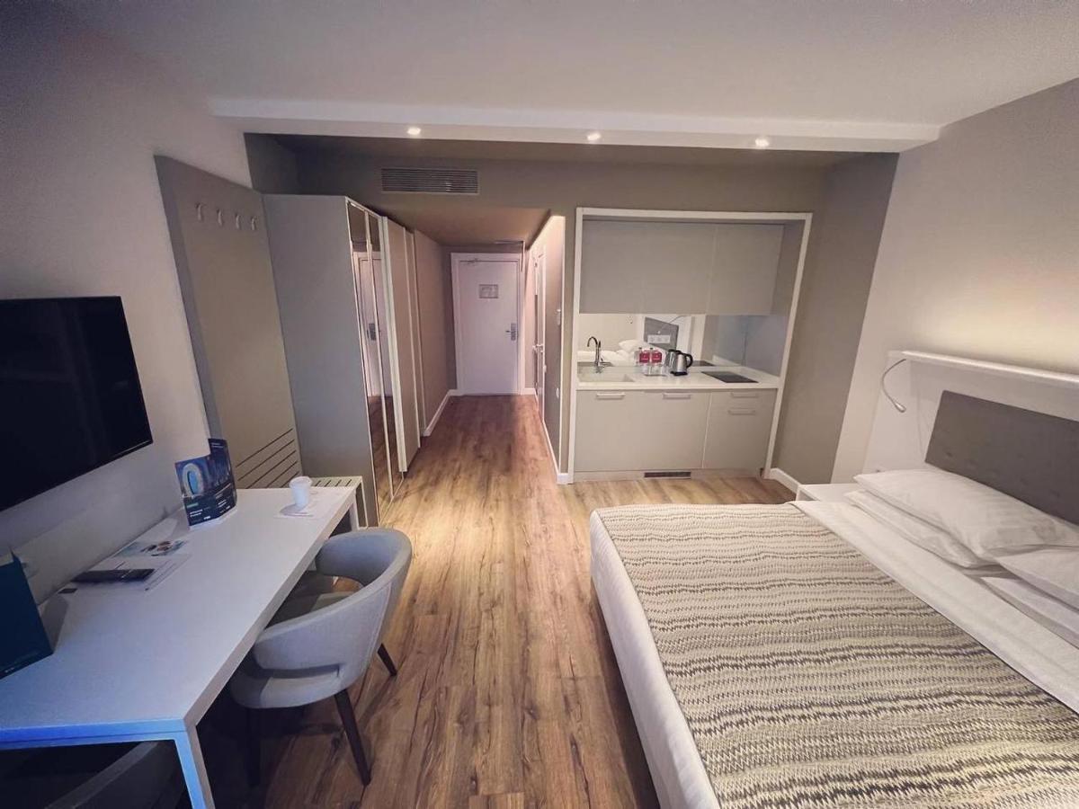 Gq Apartments On First Line Батуми Екстериор снимка