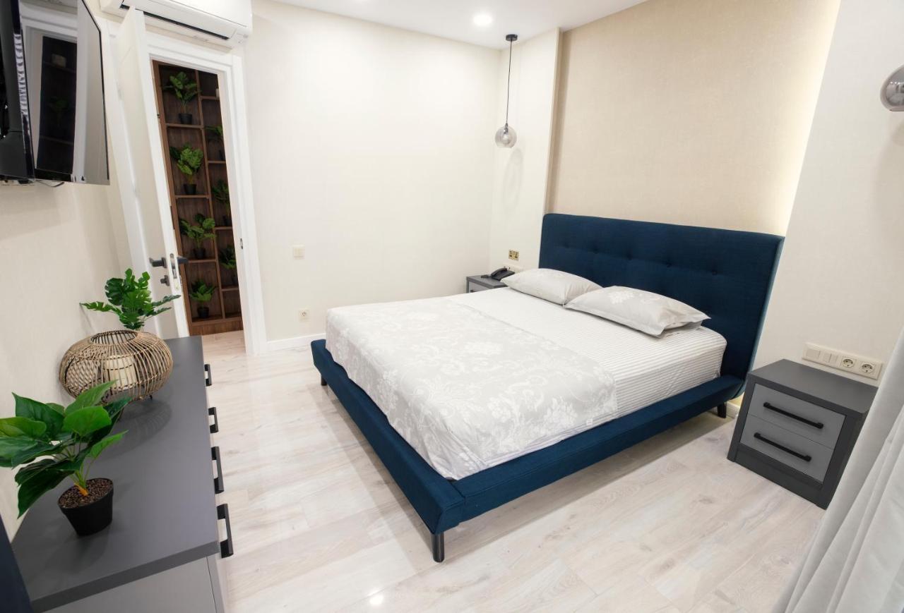 Gq Apartments On First Line Батуми Екстериор снимка