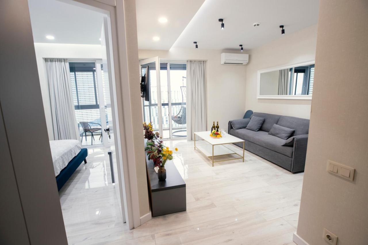 Gq Apartments On First Line Батуми Екстериор снимка